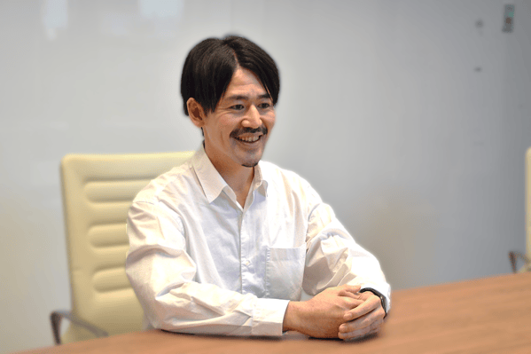 右向き_原田佑介さん