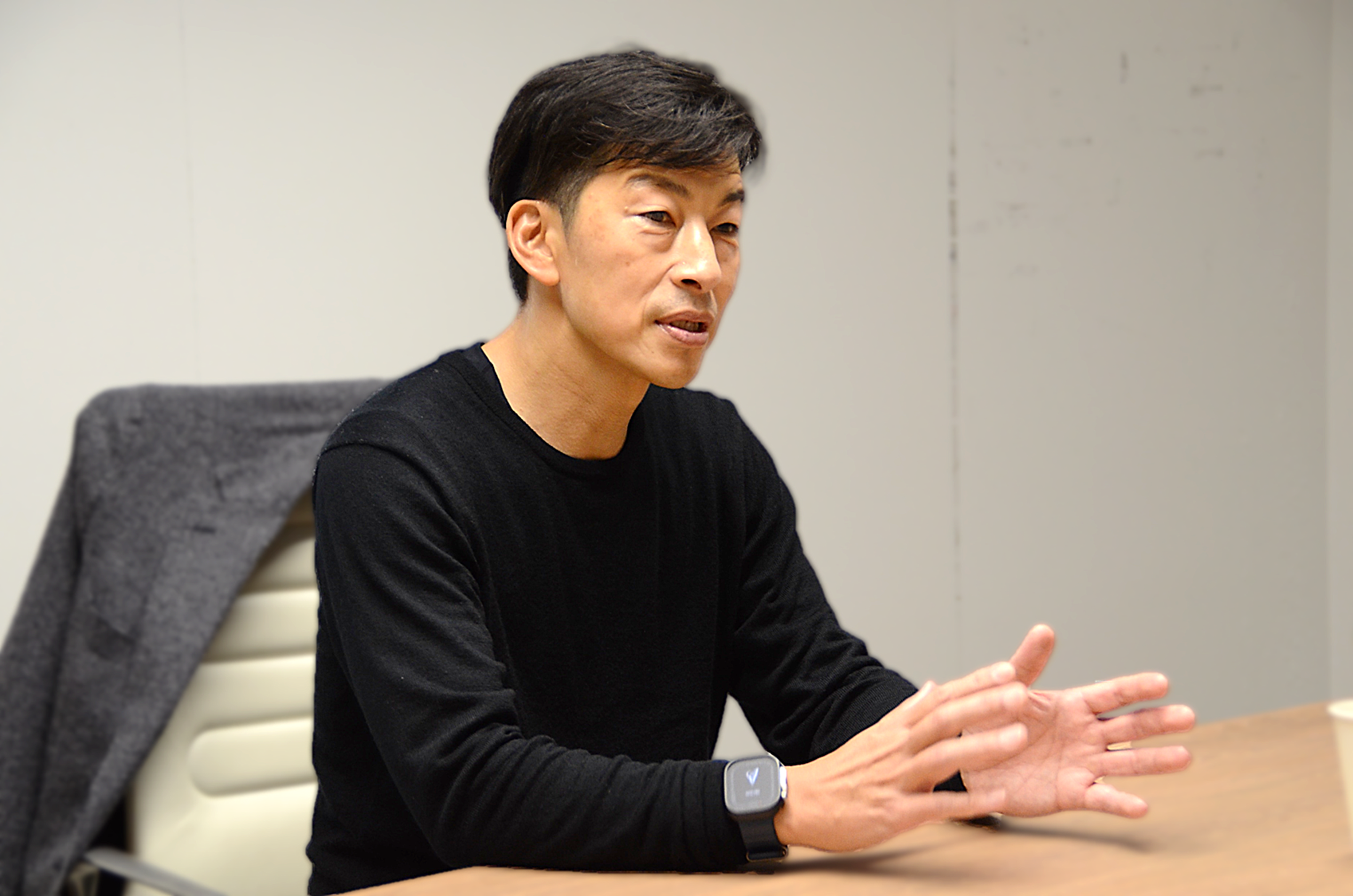 右向き_月原直哉さん